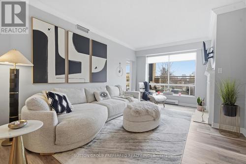 310 - 250 Sydenham Street, London East (East B), ON - Indoor Photo Showing Living Room