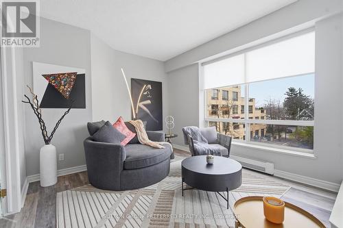 310 - 250 Sydenham Street, London East (East B), ON - Indoor Photo Showing Living Room