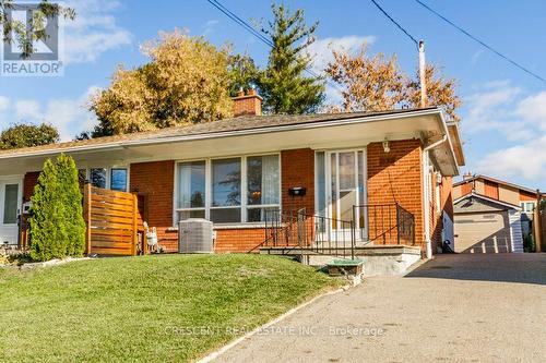 227 VEROBEACH BOULEVARD  Toronto, ON M9M 1R4