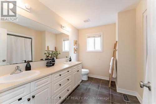 110 Banting Crescent, Essa, ON - Indoor Photo Showing Bathroom