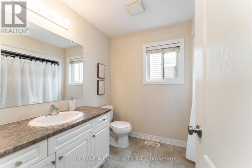 110 Banting Crescent, Essa, ON - Indoor Photo Showing Bathroom