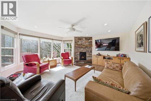 37 Parkview Crescent, Kitchener, ON - Indoor Photo Showing Living Room With Fireplace