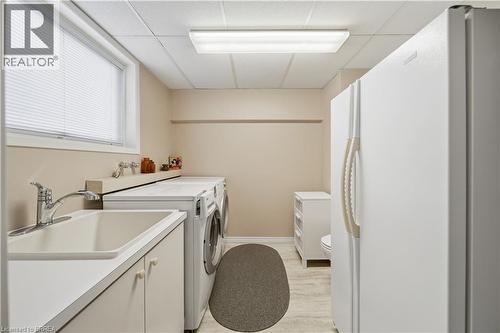 37 Parkview Crescent, Kitchener, ON - Indoor Photo Showing Laundry Room
