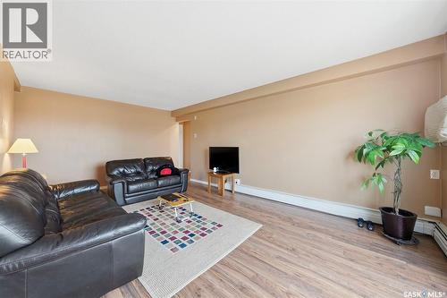 16 3030 Arlington Avenue, Saskatoon, SK - Indoor Photo Showing Living Room