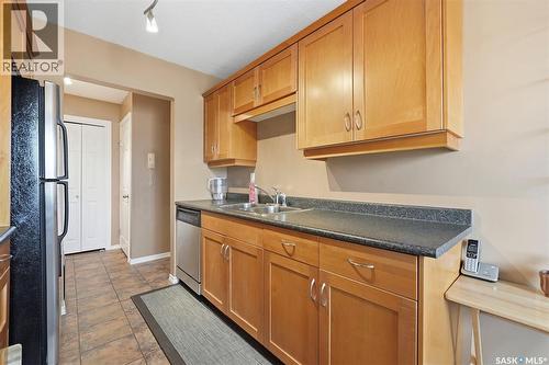 16 3030 Arlington Avenue, Saskatoon, SK - Indoor Photo Showing Kitchen With Double Sink