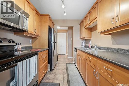 16 3030 Arlington Avenue, Saskatoon, SK - Indoor Photo Showing Kitchen With Double Sink