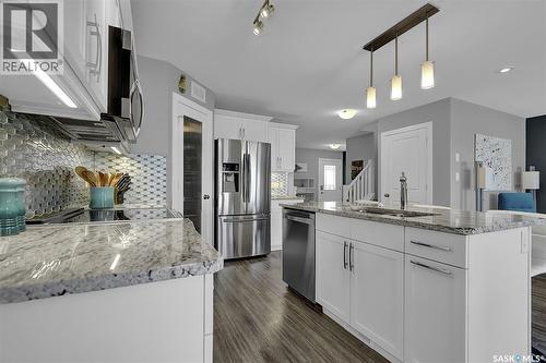 8933 Kestral Drive, Regina, SK - Indoor Photo Showing Kitchen With Upgraded Kitchen