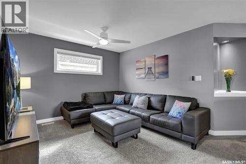 8933 Kestral Drive, Regina, SK - Indoor Photo Showing Living Room