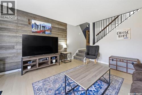 71 331 Pendygrasse Road, Saskatoon, SK - Indoor Photo Showing Living Room