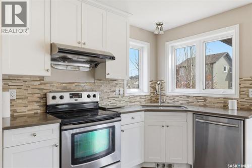 159 Dulmage Crescent, Saskatoon, SK - Indoor Photo Showing Kitchen With Stainless Steel Kitchen With Double Sink With Upgraded Kitchen