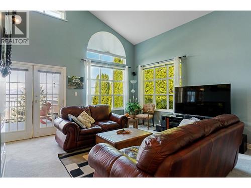 3471 Mcbride Road, Blind Bay, BC - Indoor Photo Showing Living Room