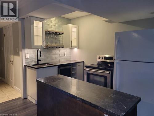 52 Kittyhawk Drive Unit# Lower, Hamilton, ON - Indoor Photo Showing Kitchen