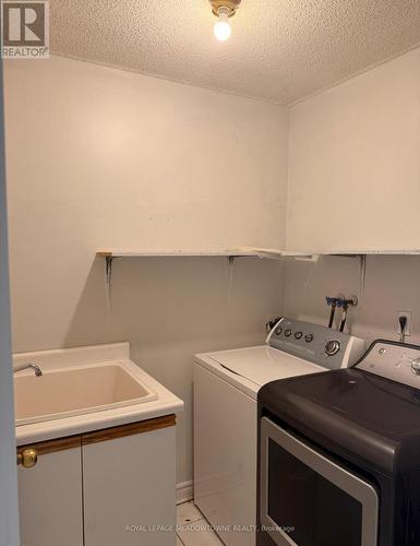 5048 Willowood Drive, Mississauga, ON 