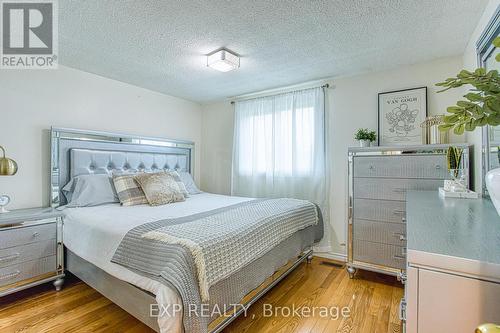 202 Golden Orchard Drive, Hamilton, ON - Indoor Photo Showing Bedroom