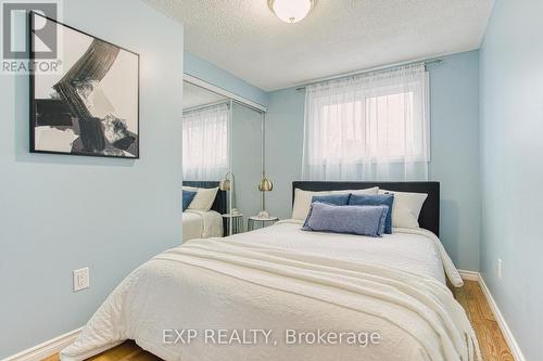 202 Golden Orchard Drive, Hamilton, ON - Indoor Photo Showing Bedroom