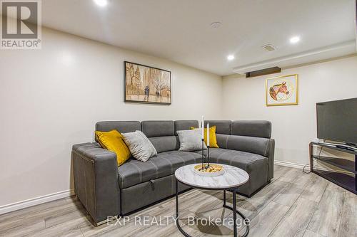 202 Golden Orchard Drive, Hamilton, ON - Indoor