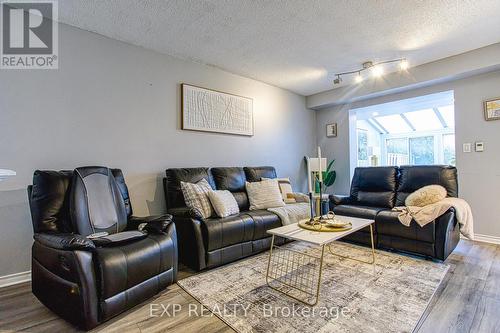 202 Golden Orchard Drive, Hamilton, ON - Indoor Photo Showing Living Room