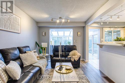 202 Golden Orchard Drive, Hamilton, ON - Indoor Photo Showing Living Room