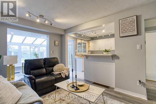 202 Golden Orchard Drive, Hamilton, ON - Indoor Photo Showing Living Room