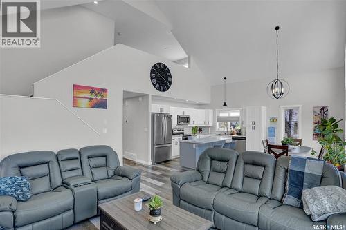 335 Daniel Drive, North Grove, SK - Indoor Photo Showing Living Room