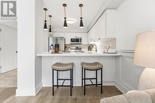 82 Tempo Way, Whitby, ON - Indoor Photo Showing Kitchen With Upgraded Kitchen