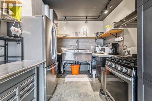 82 Tempo Way, Whitby, ON - Indoor Photo Showing Kitchen With Stainless Steel Kitchen With Upgraded Kitchen