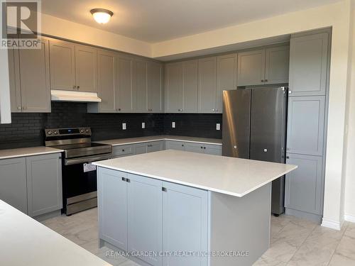 74 Oriole Crescent, Port Colborne (Main Street), ON - Indoor Photo Showing Kitchen