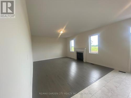 74 Oriole Crescent, Port Colborne (Main Street), ON - Indoor