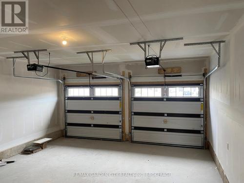 74 Oriole Crescent, Port Colborne (Main Street), ON - Indoor Photo Showing Garage