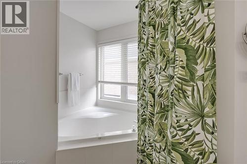 599 Caverhill Crescent, Milton, ON - Indoor Photo Showing Bathroom