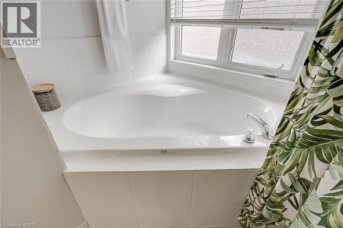599 Caverhill Crescent, Milton, ON - Indoor Photo Showing Bathroom