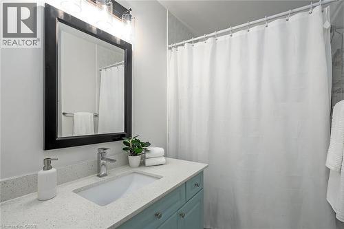 599 Caverhill Crescent, Milton, ON - Indoor Photo Showing Bathroom