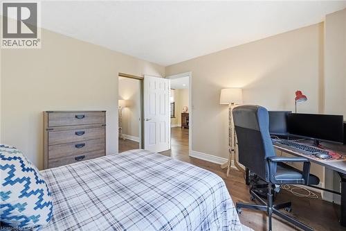 2648 Cavendish Drive, Burlington, ON - Indoor Photo Showing Bedroom