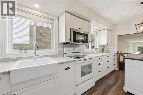 2648 Cavendish Drive, Burlington, ON - Indoor Photo Showing Kitchen