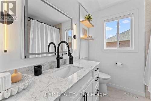 7224 Visor Gate, Mississauga, ON - Indoor Photo Showing Bathroom
