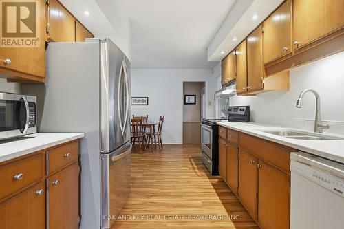 133 Fairlane Avenue, London South (South K), ON - Indoor Photo Showing Kitchen With Double Sink