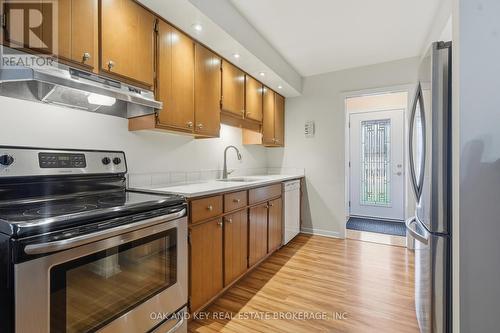 133 Fairlane Avenue, London South (South K), ON - Indoor Photo Showing Kitchen With Stainless Steel Kitchen