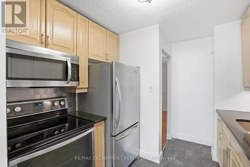 606 - 222 Jackson Street W, Hamilton, ON - Indoor Photo Showing Kitchen