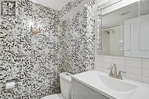 606 - 222 Jackson Street W, Hamilton, ON - Indoor Photo Showing Bathroom