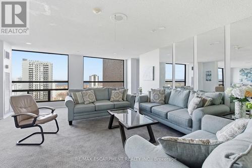606 - 222 Jackson Street W, Hamilton, ON - Indoor Photo Showing Living Room