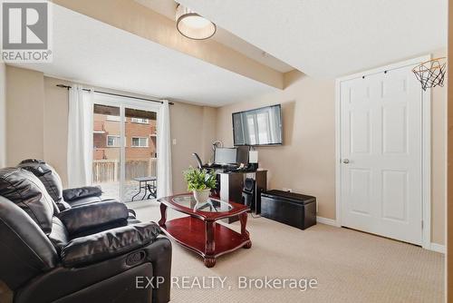 88 - 750 Lawrence Street, Cambridge, ON - Indoor Photo Showing Living Room