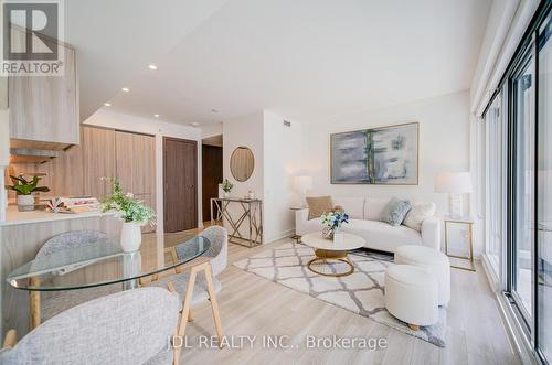 902 - 17 BATHURST STREET  Toronto, ON M5V 0N1