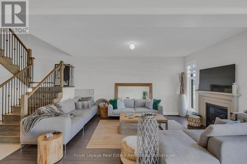 1386 Davis Loop, Innisfil, ON - Indoor Photo Showing Living Room With Fireplace