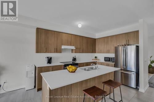 1386 Davis Loop, Innisfil, ON - Indoor Photo Showing Kitchen With Double Sink