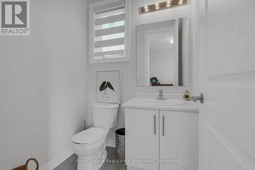 1386 Davis Loop, Innisfil, ON - Indoor Photo Showing Bathroom