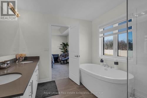 1386 Davis Loop, Innisfil, ON - Indoor Photo Showing Bathroom