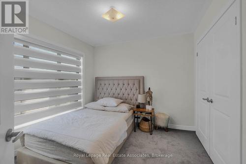 1386 Davis Loop, Innisfil, ON - Indoor Photo Showing Bedroom