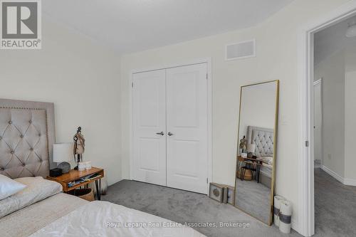 1386 Davis Loop, Innisfil, ON - Indoor Photo Showing Bedroom