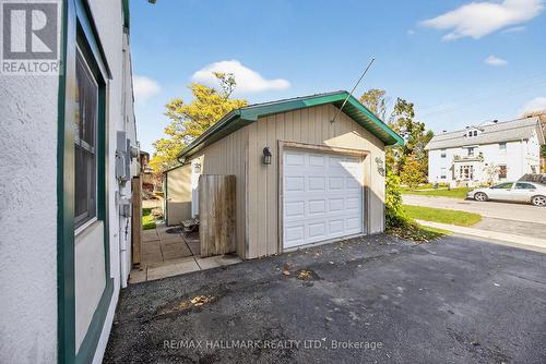 84 Wellington Street E, Barrie, ON - Outdoor