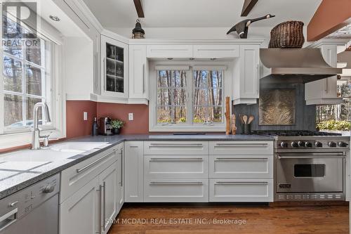 990 Roper Avenue, Mississauga, ON - Indoor Photo Showing Kitchen With Upgraded Kitchen